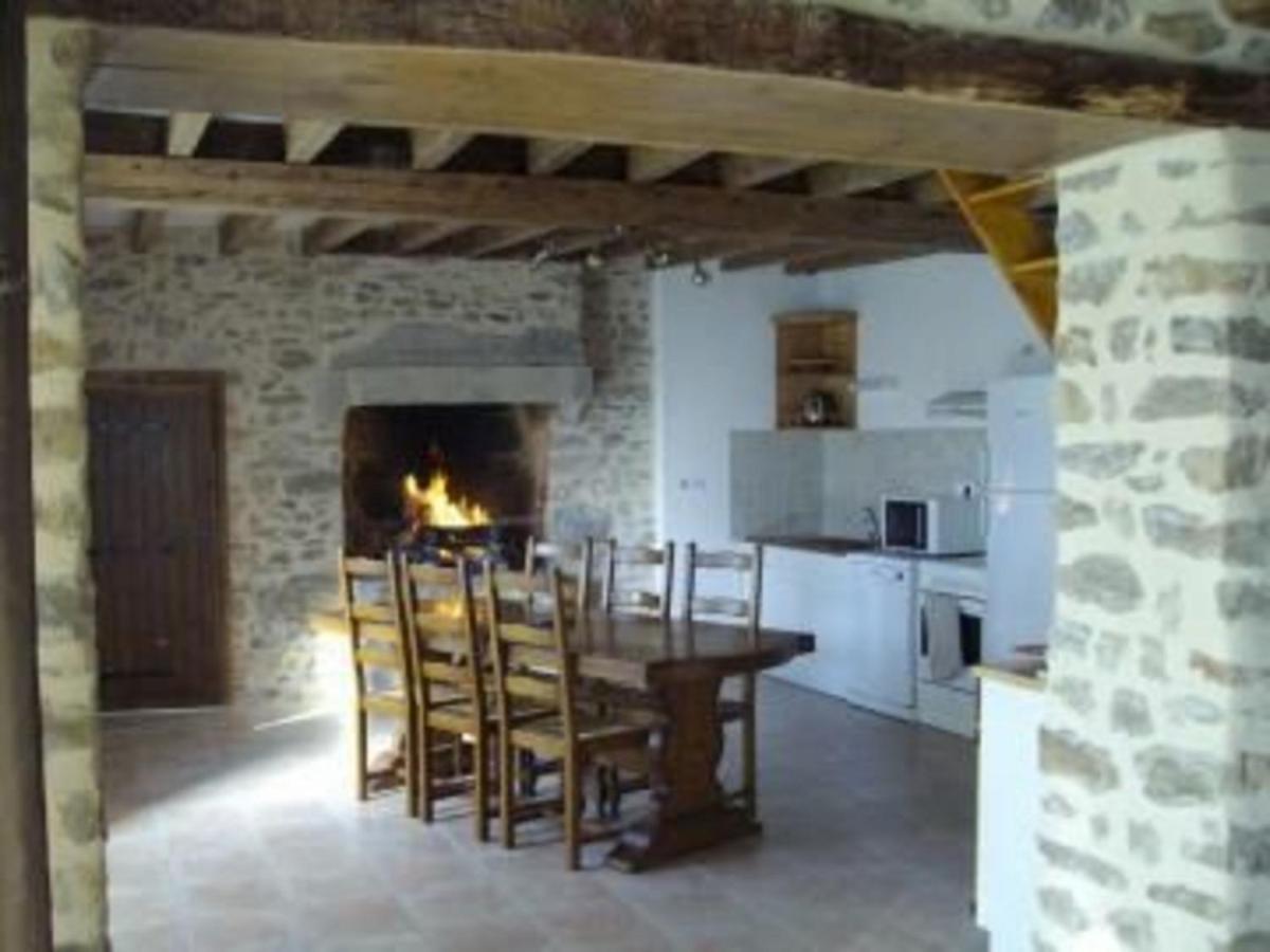 Gite De Charme Renove Avec Cheminee, Terrasse Et Proche Randonnees - Capacite 13 Pers. - Fr-1-410-179 Saint-Léonard-des-Bois 外观 照片
