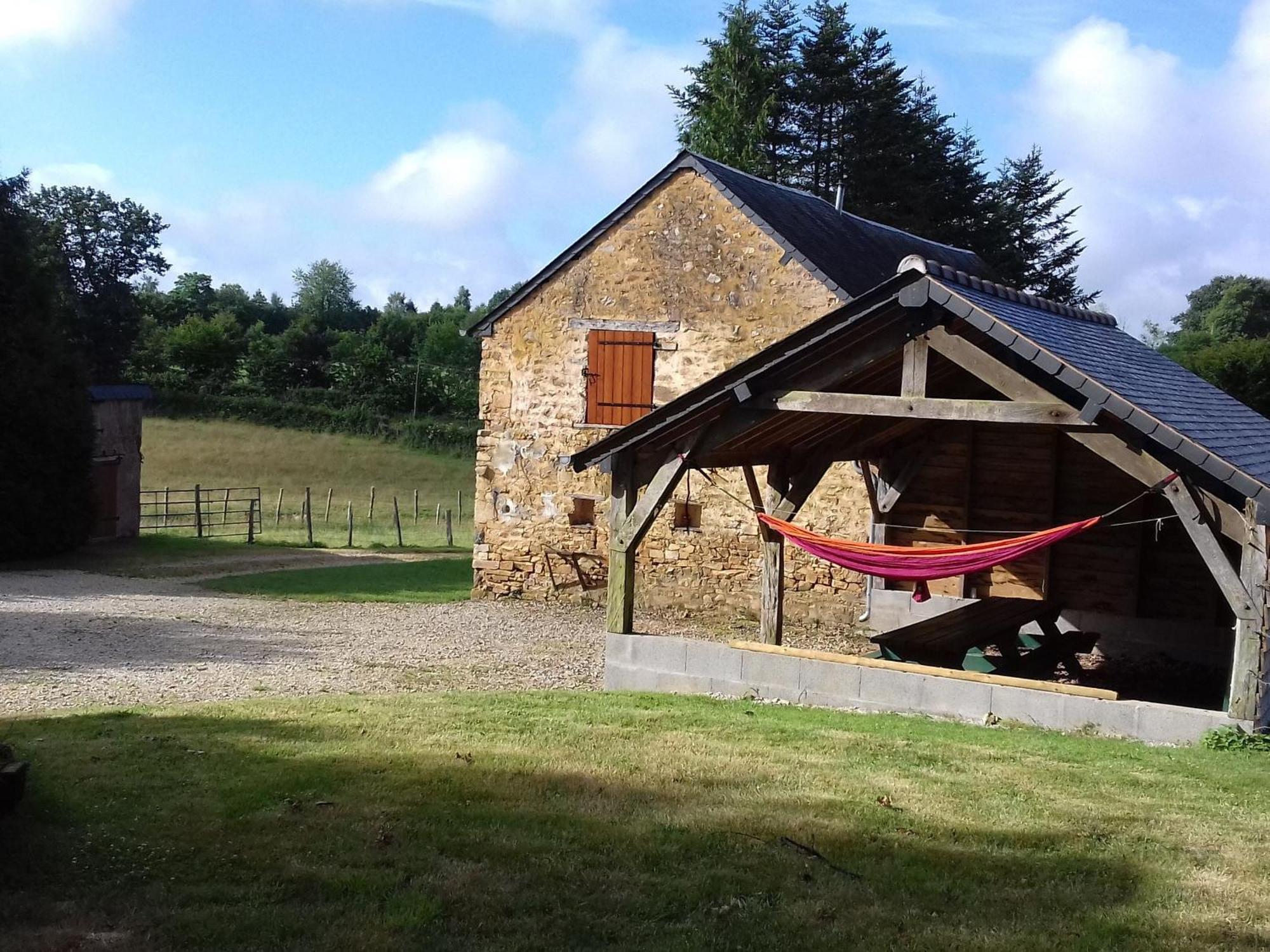 Gite De Charme Renove Avec Cheminee, Terrasse Et Proche Randonnees - Capacite 13 Pers. - Fr-1-410-179 Saint-Léonard-des-Bois 外观 照片