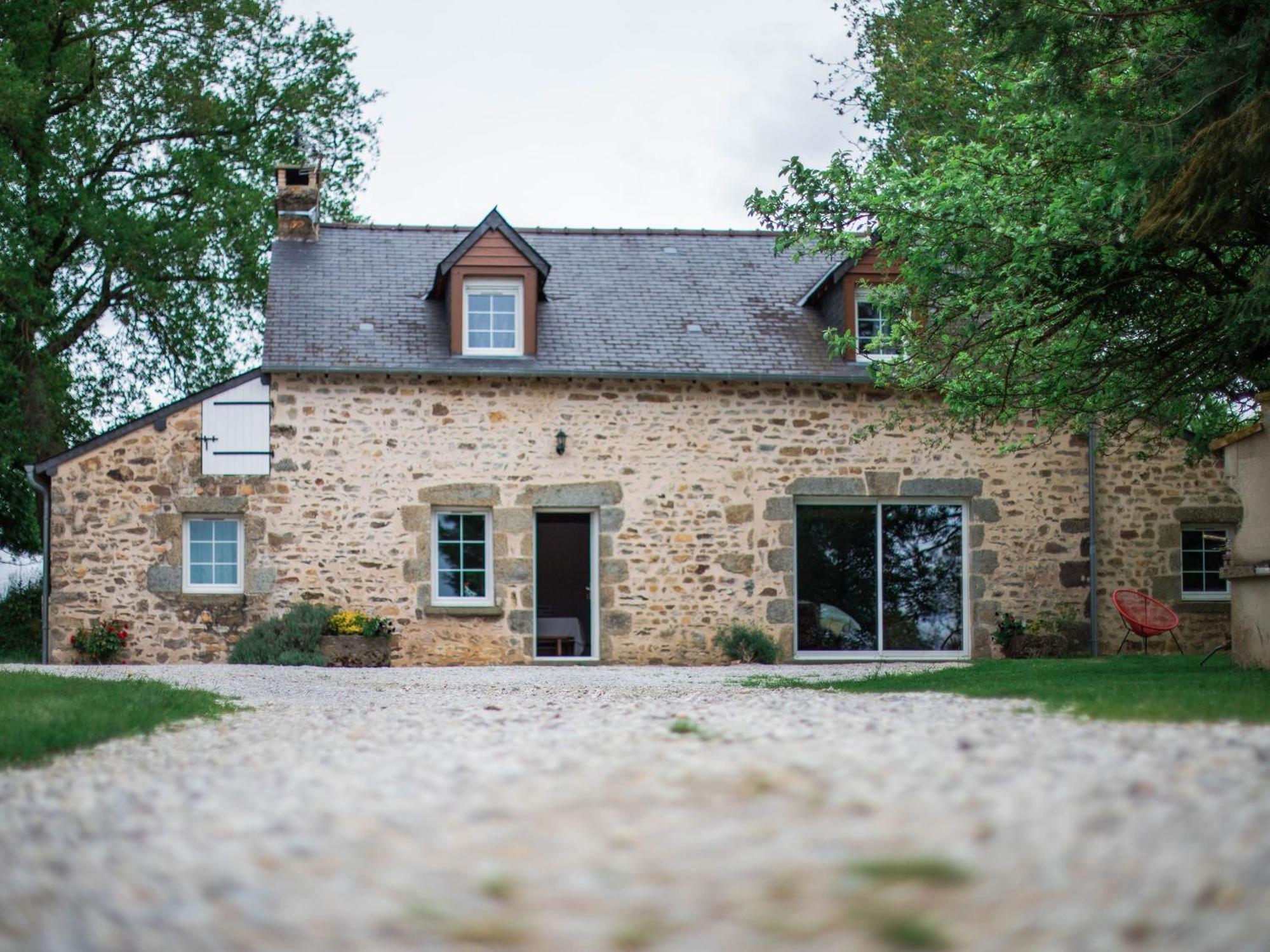 Gite De Charme Renove Avec Cheminee, Terrasse Et Proche Randonnees - Capacite 13 Pers. - Fr-1-410-179 Saint-Léonard-des-Bois 外观 照片