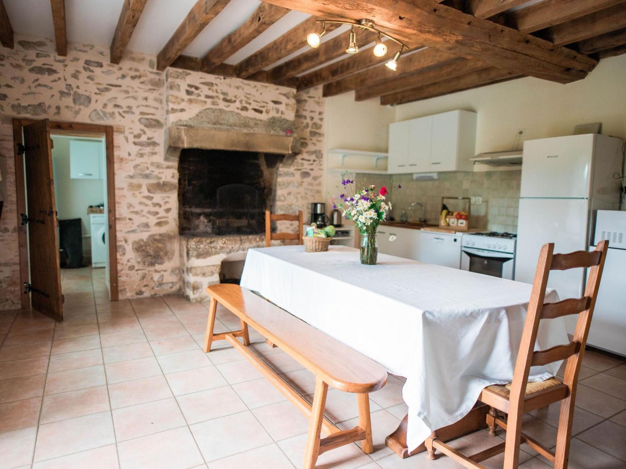 Gite De Charme Renove Avec Cheminee, Terrasse Et Proche Randonnees - Capacite 13 Pers. - Fr-1-410-179 Saint-Léonard-des-Bois 外观 照片